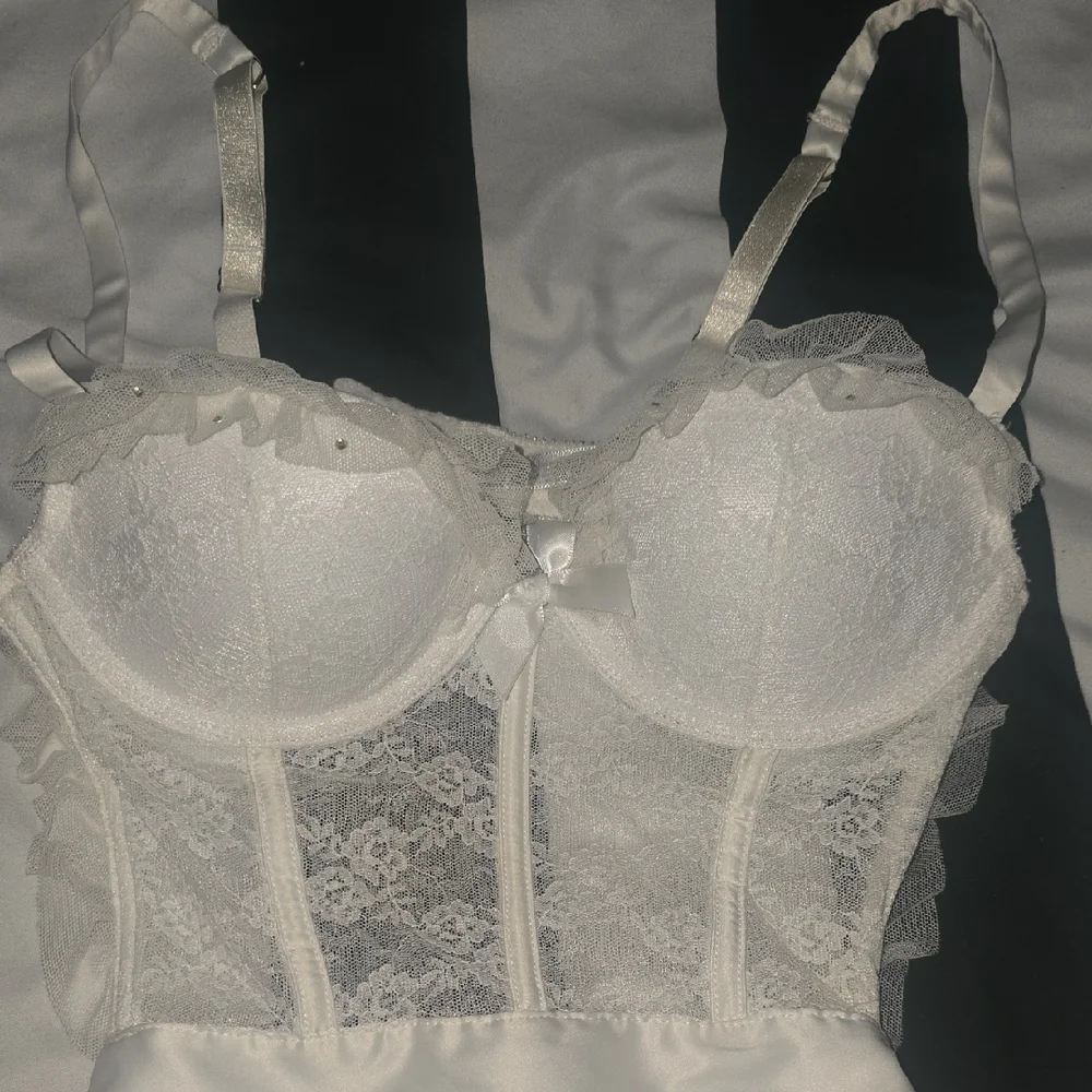 Victoria Secret I DO Elegant White Lace & Rhinestone Trim Bustier (NWOT)(34B) 🤍 - Picture 2 of 8